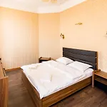 Апартаменты Leogrand On Doroshenka Street 1