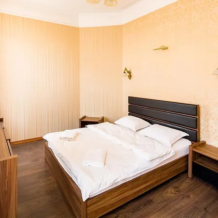 Апартаменти Leogrand On Doroshenka Street 1