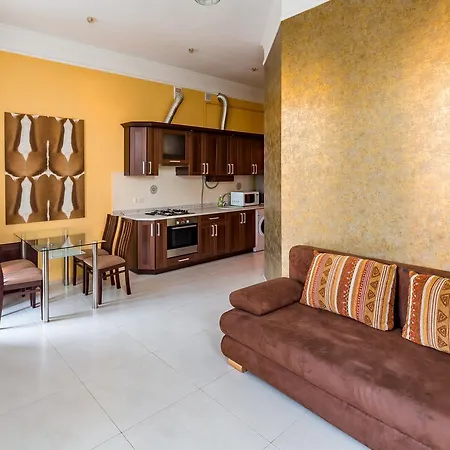 Leogrand On Doroshenka Street 1