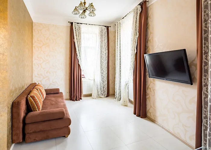 Leogrand On Doroshenka Street 1 *