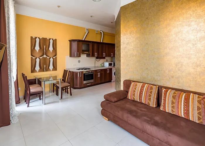 Leogrand On Doroshenka Street 1