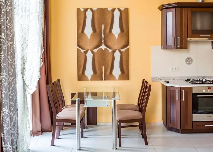 Leogrand On Doroshenka Street 1